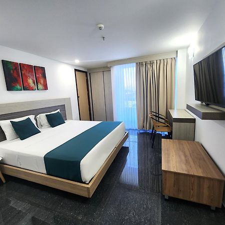Hotel Be Suites Cali Bagian luar foto