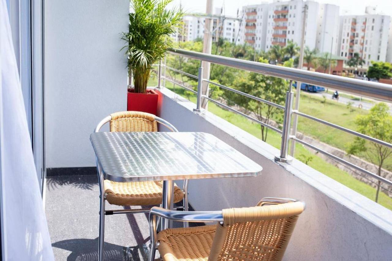 Hotel Be Suites Cali Bagian luar foto